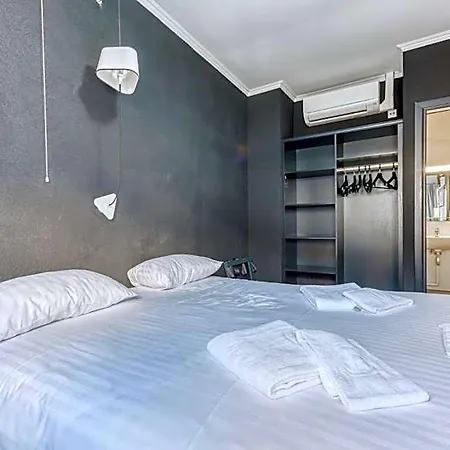 Hotel De La Gare 2*